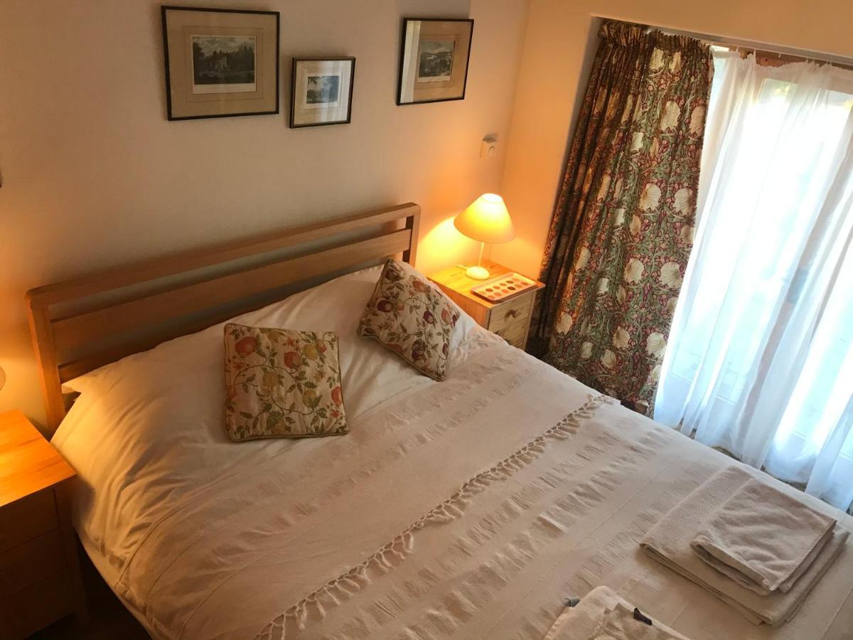 The Old Coach House Apartment Penpergwm Екстериор снимка